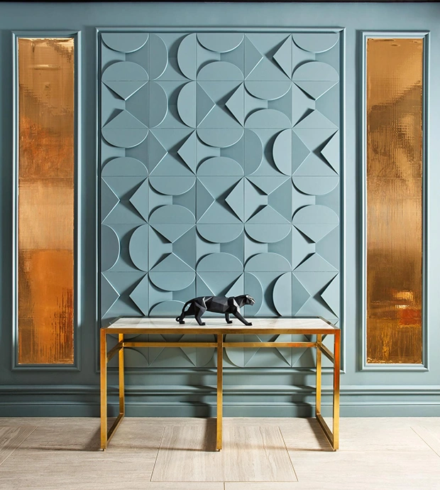 Boiserie con pannelli 3D geometrici in ambiente dal design contemporaneo