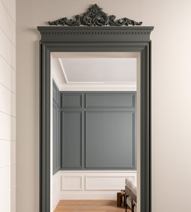 Elementi decorativi classici per porte e pareti interne eleganti