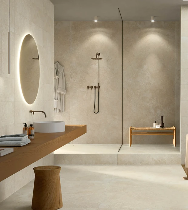 Bagno moderno con gres porcellanato effetto pietra