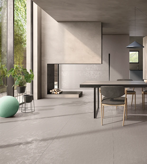 Rivestimento in microcemento chiaro per ambiente living moderno