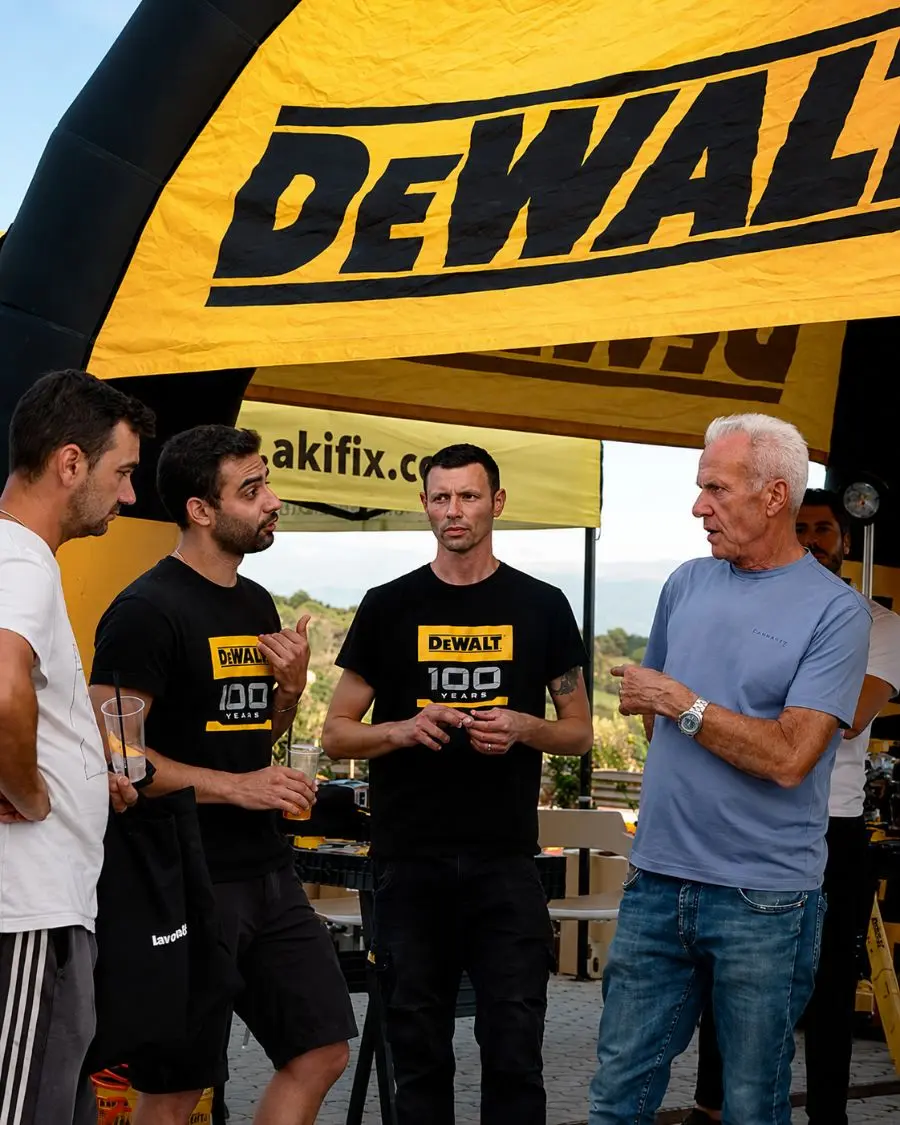 Networking con partner DeWalt durante inaugurazione Ma.C. Finiture